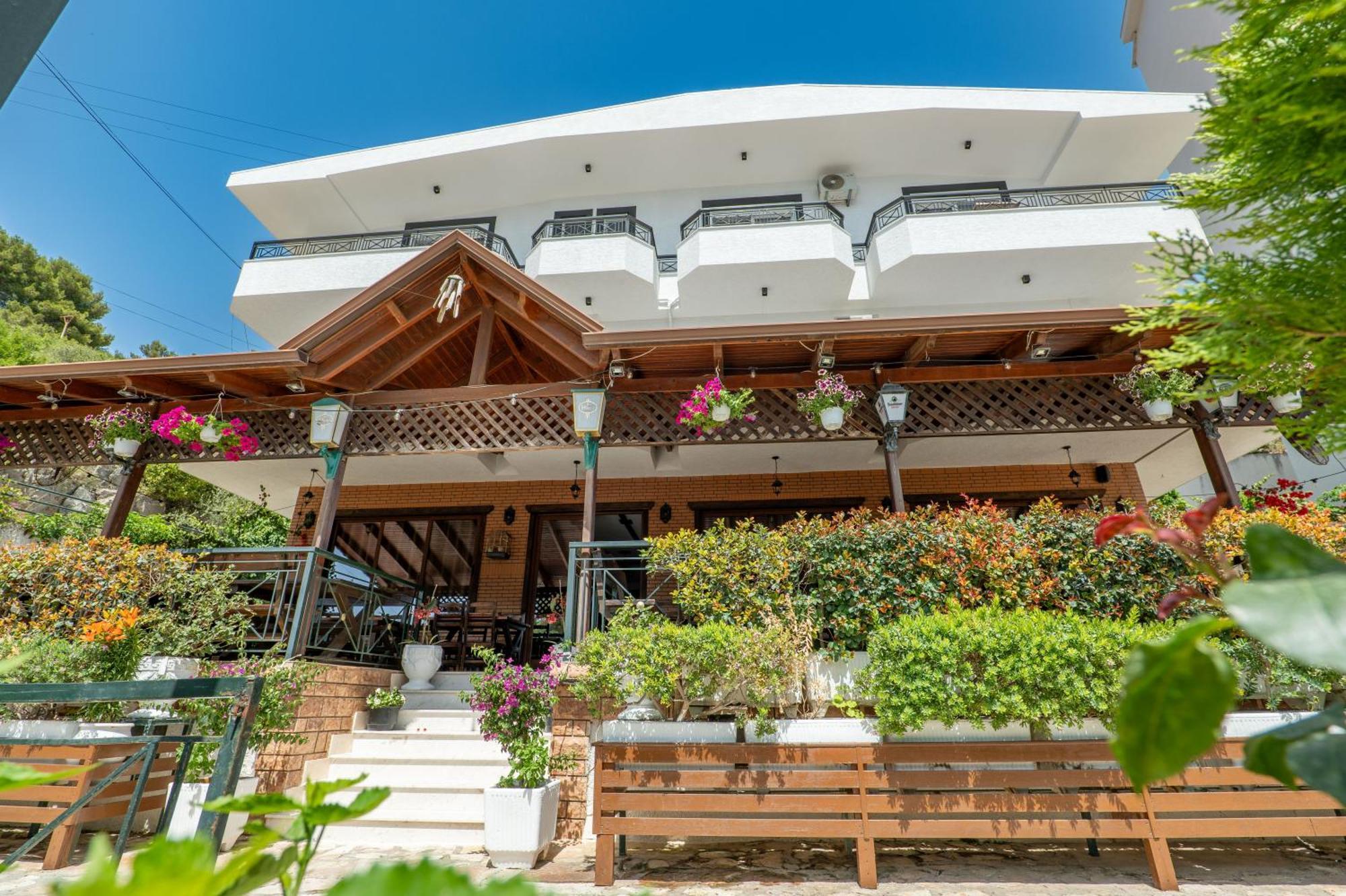 Sunkised Hotel Sarandë 외부 사진